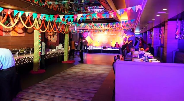 Black Pearl and Amber | Banquet Halls