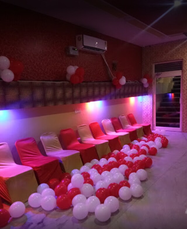 Friends & Family Kitchen | Banquet Halls