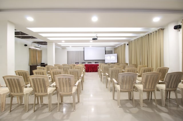 Hotel Girnar | Banquet Halls