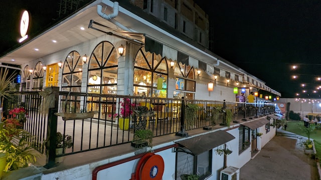 Yellow Hills Cafe and Restaurant | Banquet Halls